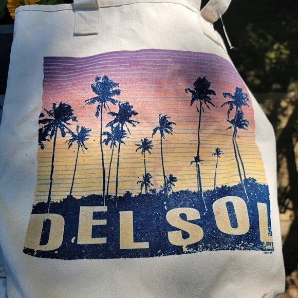 Del Sol Color Changing Tote Bag - Changes Color in Sunlight! - Picture 4 of 8